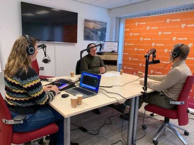 Jos in gesprek met Winnie en Peter