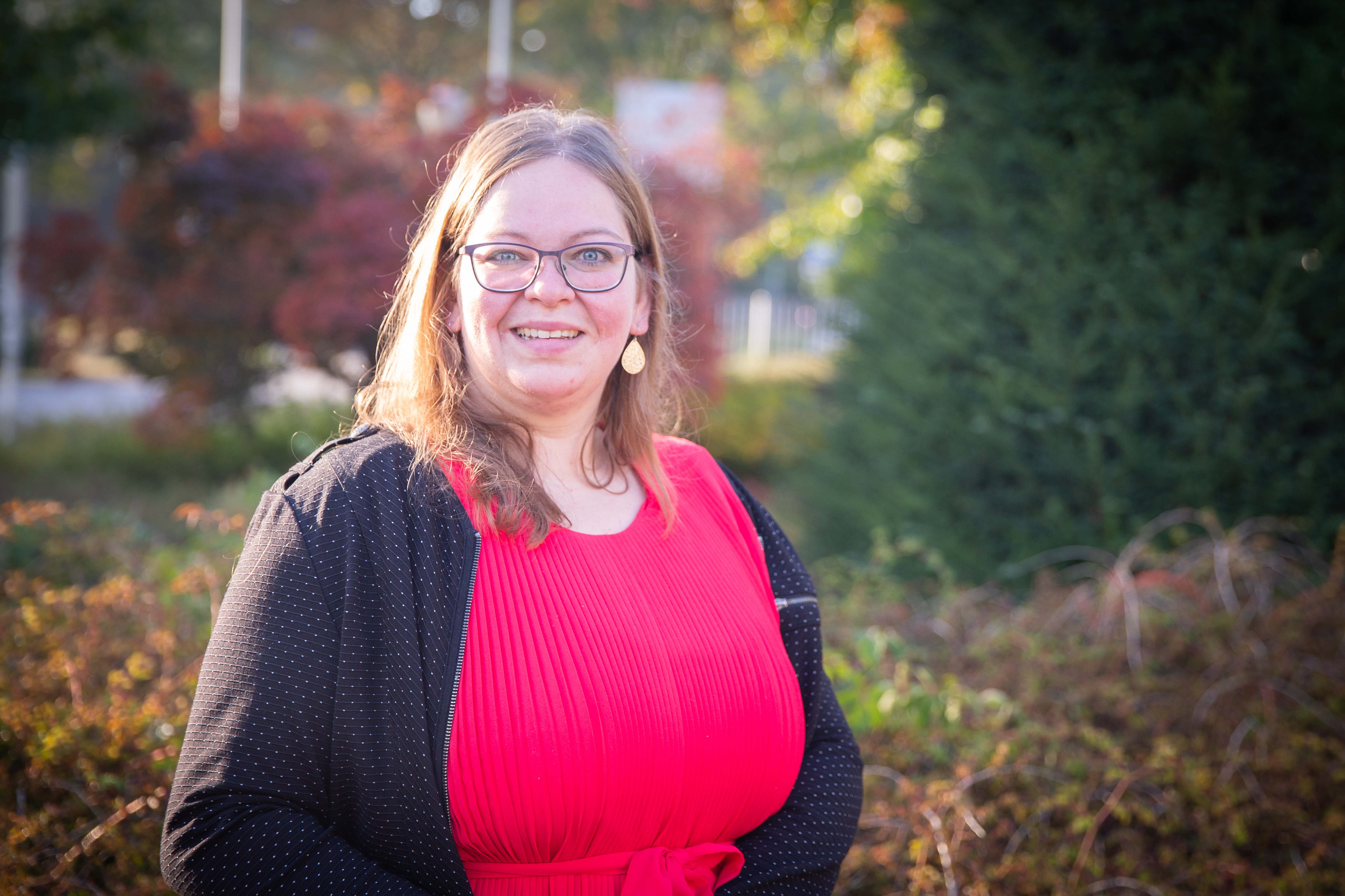 Anneloes buiten op het terrein van MidZuid